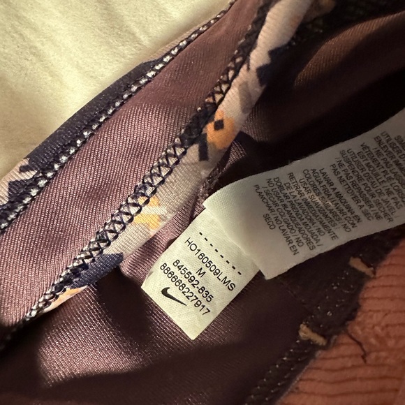 Women’s Nike Sports Bra Size Medium - Picture 4 of 4